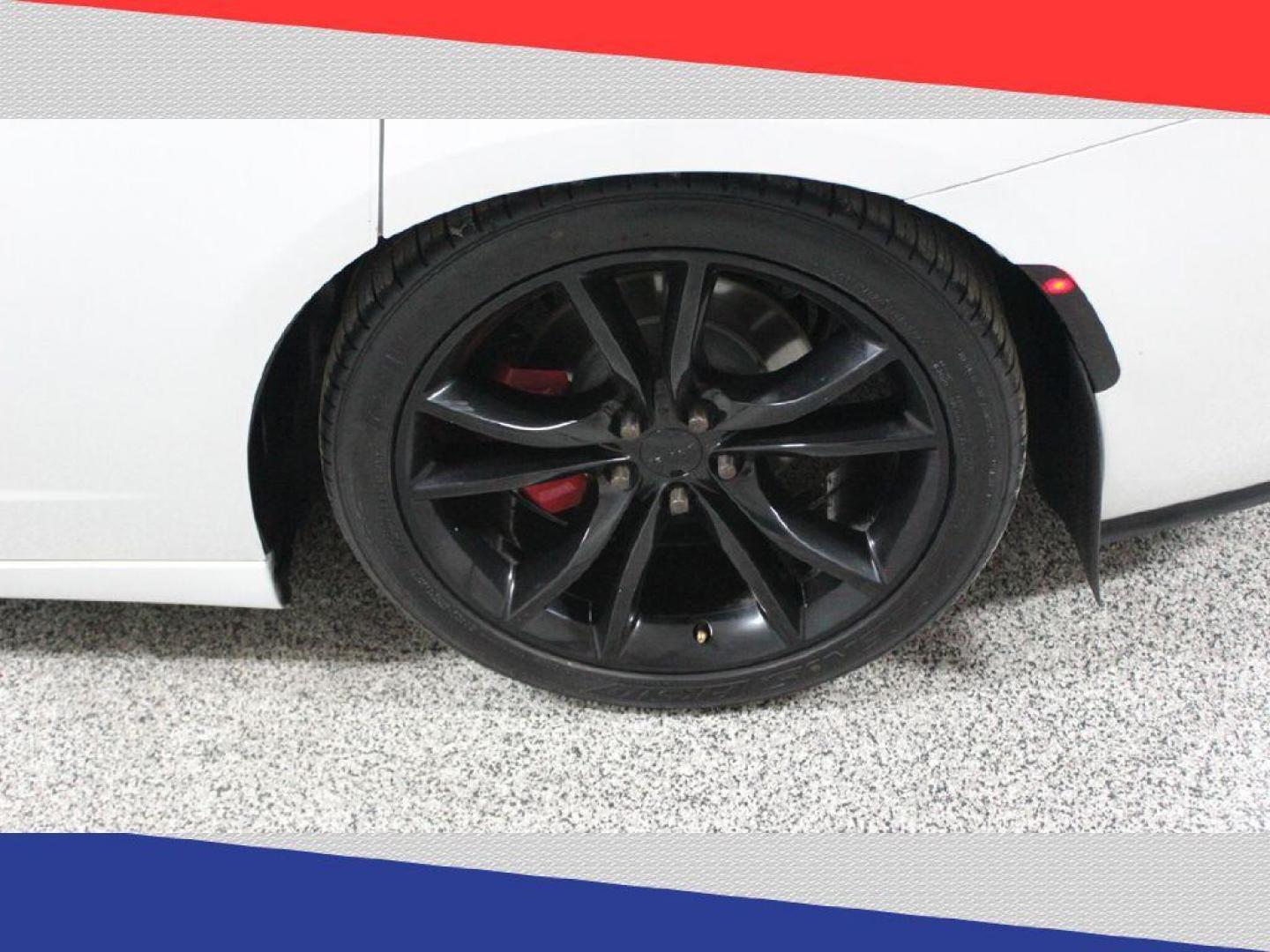 2016 Dodge Charger SE (2C3CDXBG3GH) with an 3.6L V6 DOHC 24V engine, 8A transmission, located at 5170 N La Cholla Blvd, Tucson, AZ, 85705, (520) 989-0282, 32.228245, -111.011742 - 2016 Dodge Charger - Photo#37