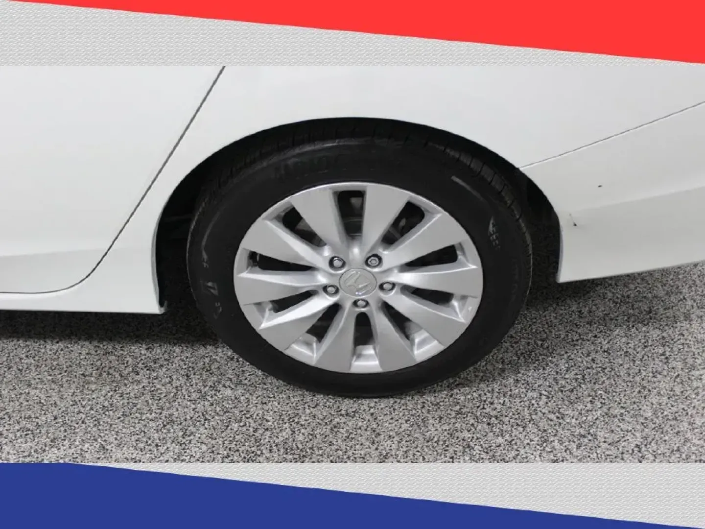 2014 Honda Accord EX-L V6 Sedan AT (1HGCR3F83EA) with an 3.5L V6 SOHC 24V engine, 6-Speed Automatic transmission, located at 5170 N La Cholla Blvd, Tucson, AZ, 85705, (520) 989-0282, 32.228245, -111.011742 - 2014 Honda Accord - Photo#46