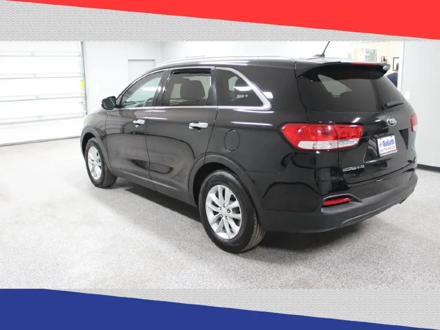 2017 Kia Sorento LX V6 2WD (5XYPG4A55HG) with an 3.3L V6 DOHC 24V engine, 6A transmission, located at 5170 N La Cholla Blvd, Tucson, AZ, 85705, (520) 989-0282, 32.228245, -111.011742 - 2017 Kia Sorento - Photo#4
