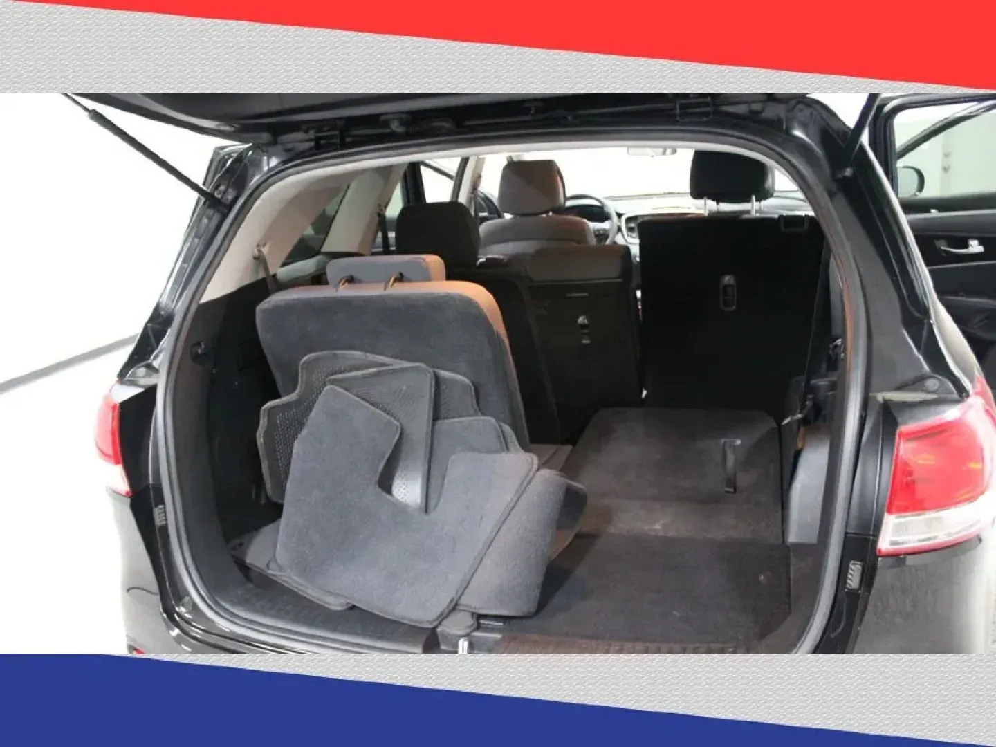 2017 Kia Sorento LX V6 2WD (5XYPG4A55HG) with an 3.3L V6 DOHC 24V engine, 6A transmission, located at 5170 N La Cholla Blvd, Tucson, AZ, 85705, (520) 989-0282, 32.228245, -111.011742 - 2017 Kia Sorento - Photo#26