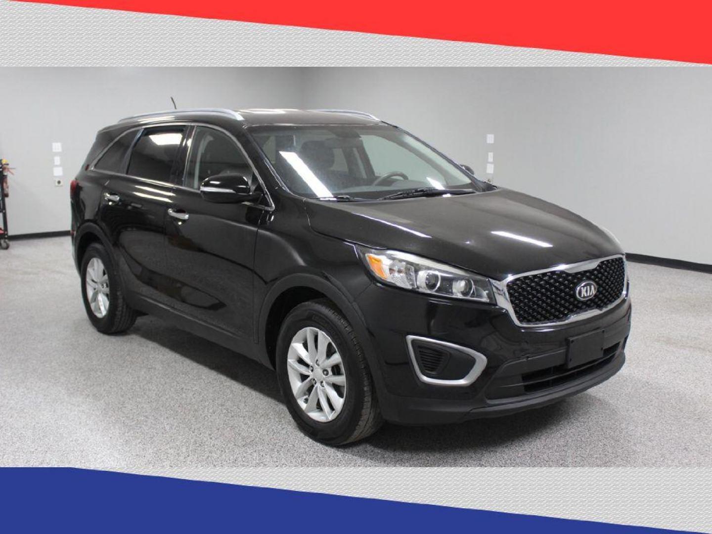 2017 Kia Sorento LX V6 2WD (5XYPG4A55HG) with an 3.3L V6 DOHC 24V engine, 6A transmission, located at 5170 N La Cholla Blvd, Tucson, AZ, 85705, (520) 989-0282, 32.228245, -111.011742 - 2017 Kia Sorento - Photo#0