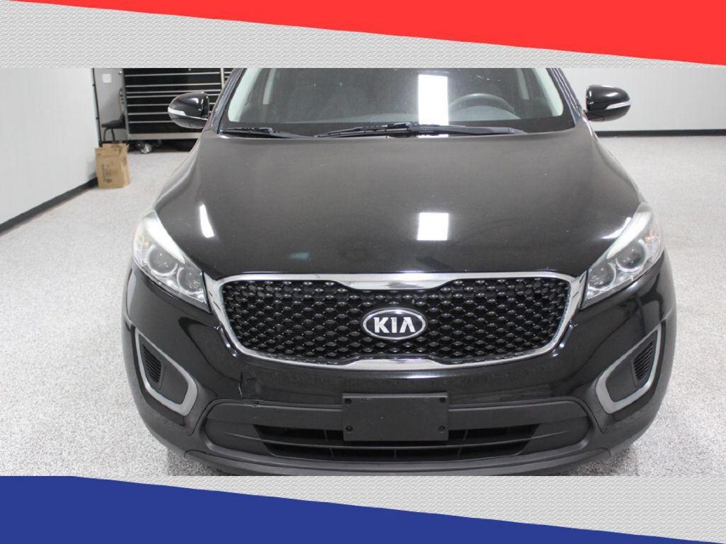 2017 Kia Sorento LX V6 2WD (5XYPG4A55HG) with an 3.3L V6 DOHC 24V engine, 6A transmission, located at 5170 N La Cholla Blvd, Tucson, AZ, 85705, (520) 989-0282, 32.228245, -111.011742 - 2017 Kia Sorento - Photo#7