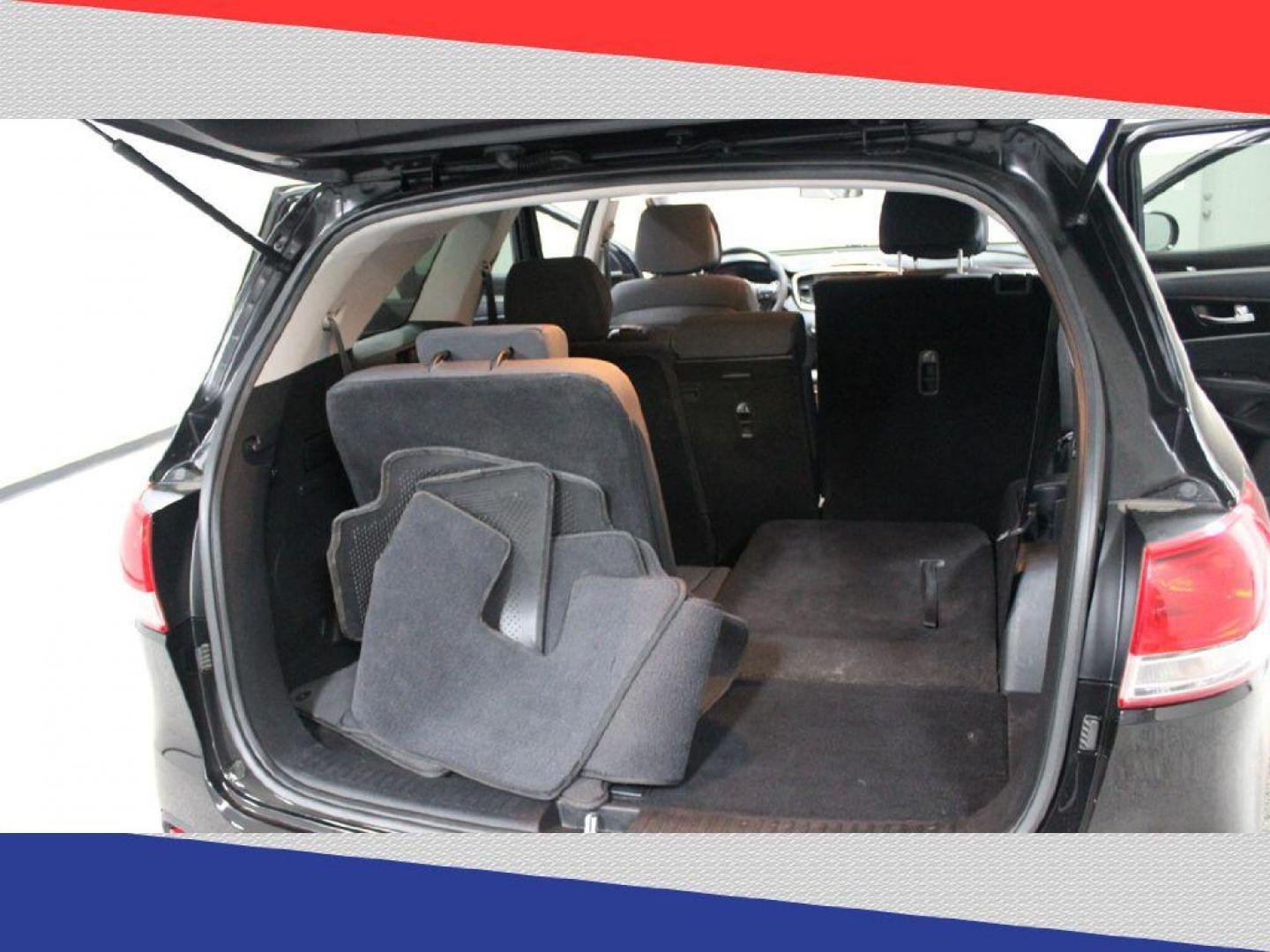 2017 Kia Sorento LX V6 2WD (5XYPG4A55HG) with an 3.3L V6 DOHC 24V engine, 6A transmission, located at 5170 N La Cholla Blvd, Tucson, AZ, 85705, (520) 989-0282, 32.228245, -111.011742 - 2017 Kia Sorento - Photo#26