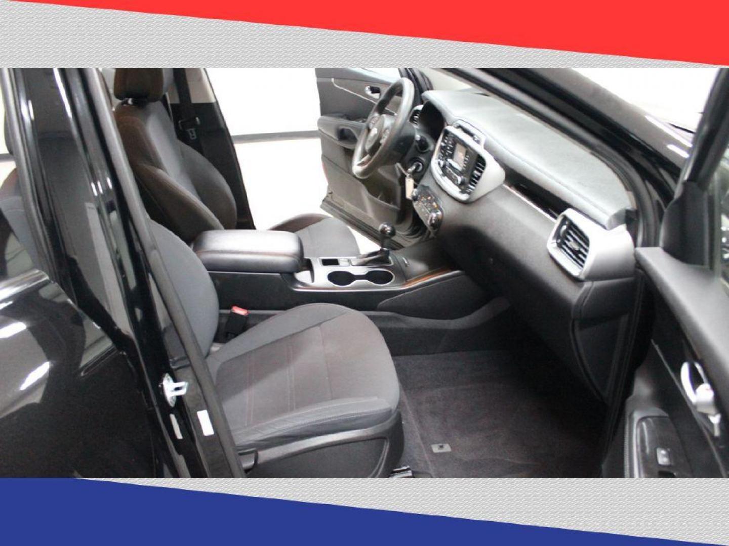 2017 Kia Sorento LX V6 2WD (5XYPG4A55HG) with an 3.3L V6 DOHC 24V engine, 6A transmission, located at 5170 N La Cholla Blvd, Tucson, AZ, 85705, (520) 989-0282, 32.228245, -111.011742 - 2017 Kia Sorento - Photo#30