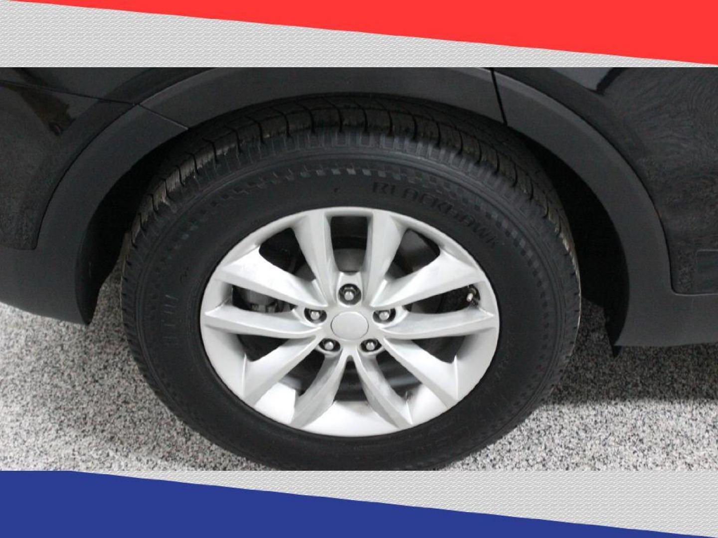 2017 Kia Sorento LX V6 2WD (5XYPG4A55HG) with an 3.3L V6 DOHC 24V engine, 6A transmission, located at 5170 N La Cholla Blvd, Tucson, AZ, 85705, (520) 989-0282, 32.228245, -111.011742 - 2017 Kia Sorento - Photo#37