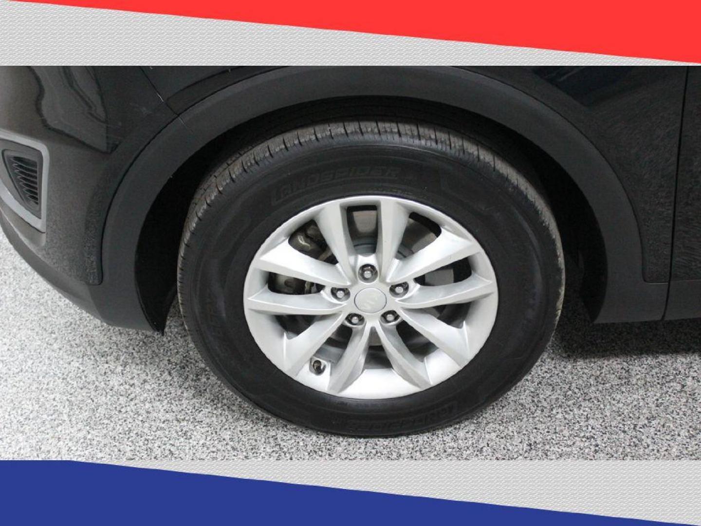 2017 Kia Sorento LX V6 2WD (5XYPG4A55HG) with an 3.3L V6 DOHC 24V engine, 6A transmission, located at 5170 N La Cholla Blvd, Tucson, AZ, 85705, (520) 989-0282, 32.228245, -111.011742 - 2017 Kia Sorento - Photo#39