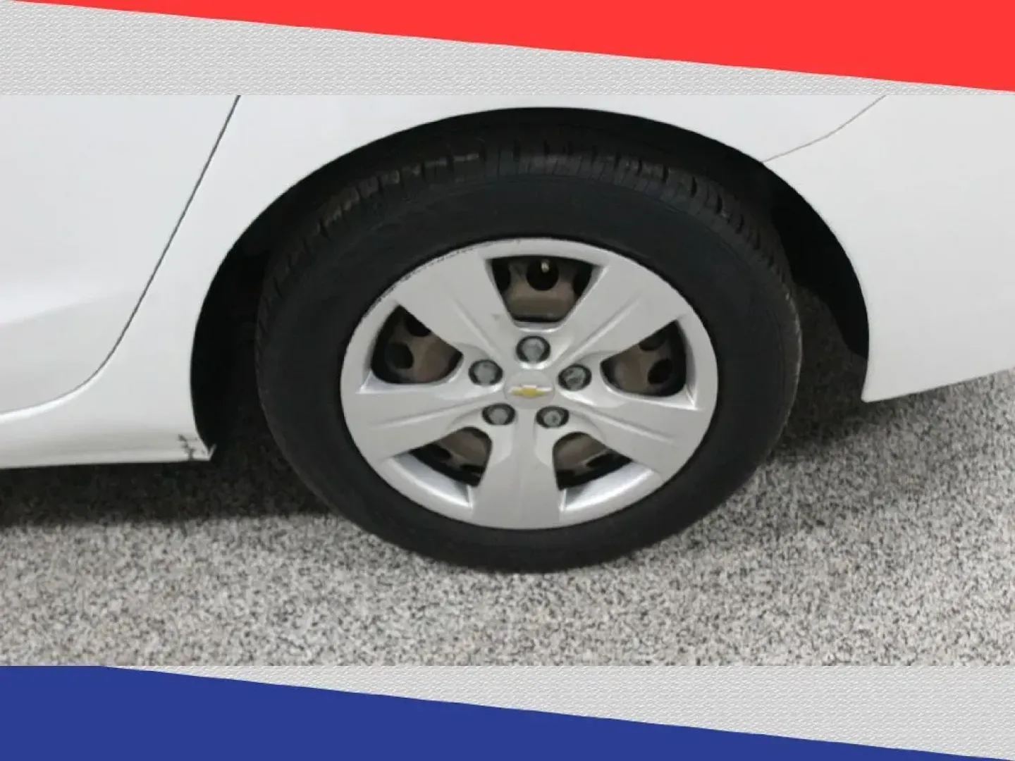 2017 Chevrolet Cruze LS Auto (1G1BC5SM0H7) with an 1.4L L4 DOHC 16V TURBO engine, 6A transmission, located at 5170 N La Cholla Blvd, Tucson, AZ, 85705, (520) 989-0282, 32.228245, -111.011742 - 2017 Chevrolet Cruze - Photo#32