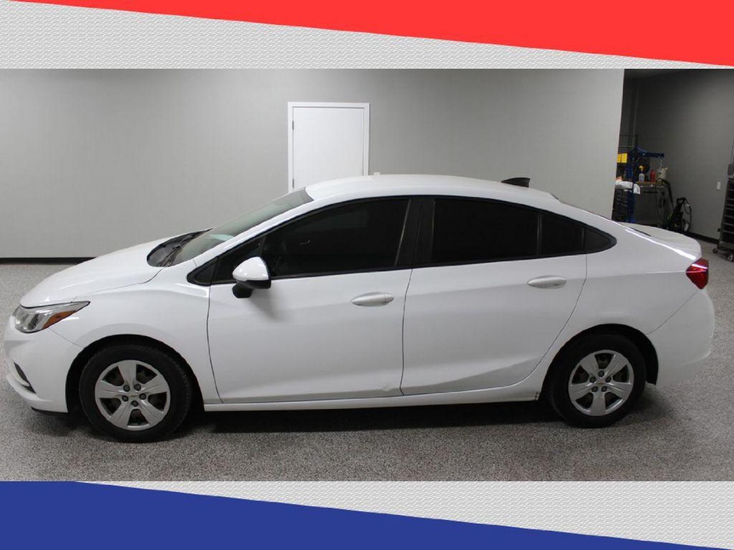 2017 Chevrolet Cruze LS Auto (1G1BC5SM0H7) with an 1.4L L4 DOHC 16V TURBO engine, 6A transmission, located at 5170 N La Cholla Blvd, Tucson, AZ, 85705, (520) 989-0282, 32.228245, -111.011742 - 2017 Chevrolet Cruze - Photo#5