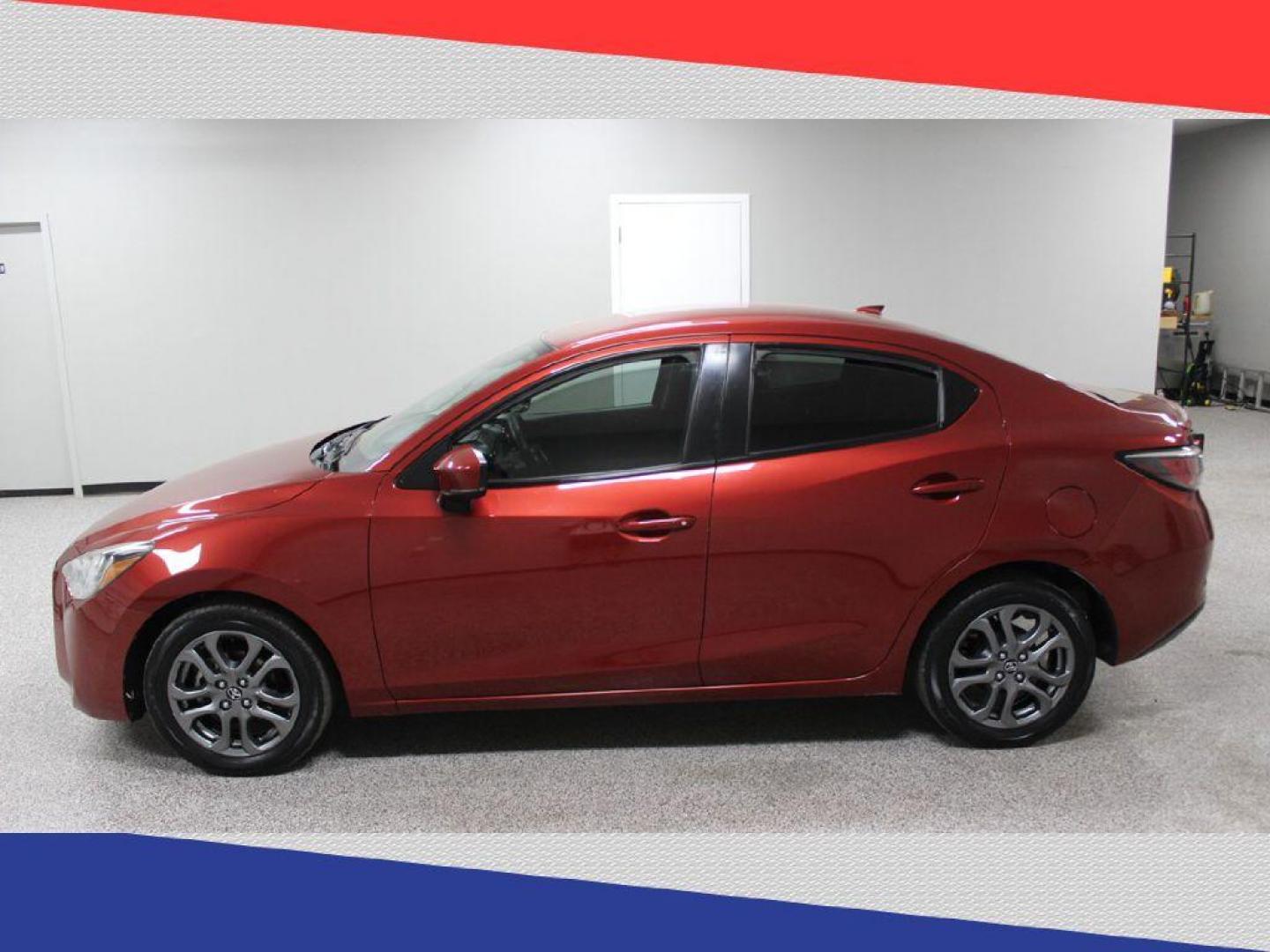 2019 Toyota Yaris L 6M (3MYDLBYV8KY) with an 1.5L L4 DOHC 16V engine, 6M transmission, located at 5170 N La Cholla Blvd, Tucson, AZ, 85705, (520) 989-0282, 32.228245, -111.011742 - 2019 Toyota Yaris - Photo#5