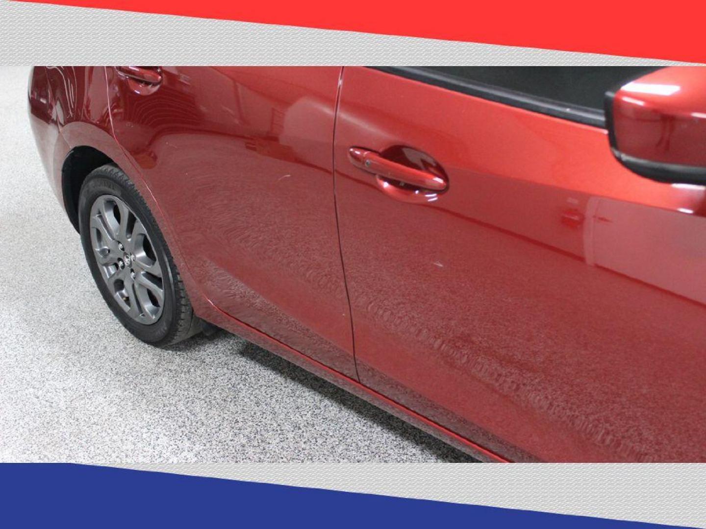 2019 Toyota Yaris L 6M (3MYDLBYV8KY) with an 1.5L L4 DOHC 16V engine, 6M transmission, located at 5170 N La Cholla Blvd, Tucson, AZ, 85705, (520) 989-0282, 32.228245, -111.011742 - 2019 Toyota Yaris - Photo#30