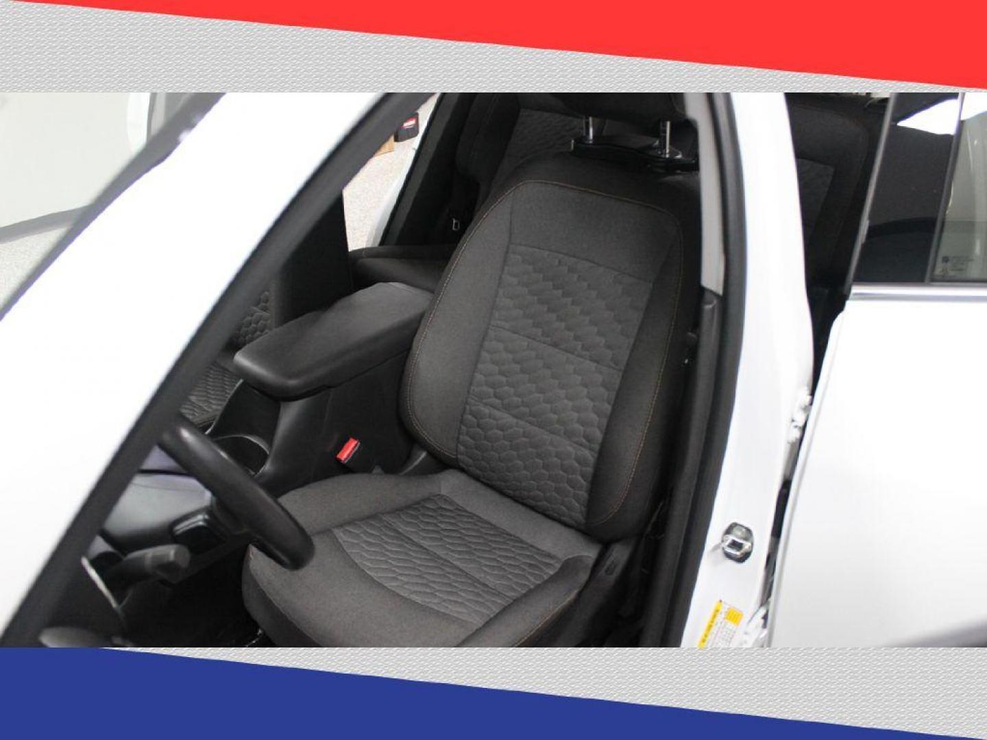 2019 Chevrolet Equinox LT 2WD (3GNAXKEV4KS) with an 1.5L L4 DIR DOHC 16V TURBO engine, 6A transmission, located at 5170 N La Cholla Blvd, Tucson, AZ, 85705, (520) 989-0282, 32.228245, -111.011742 - 2019 Chevrolet Equinox - Photo#11