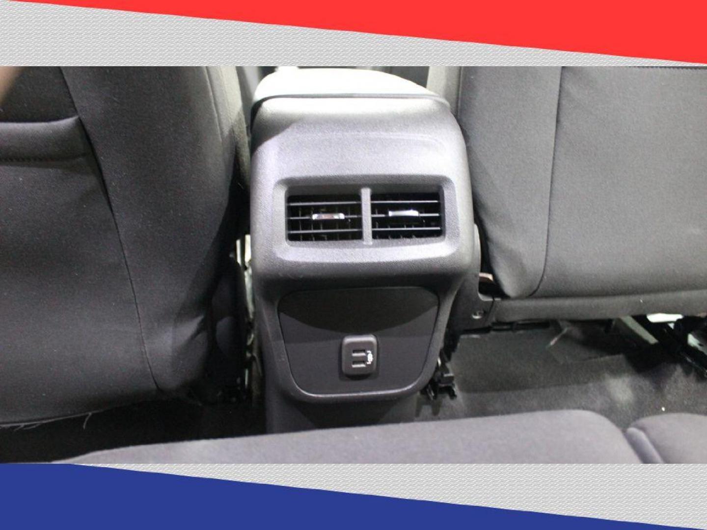 2019 Chevrolet Equinox LT 2WD (3GNAXKEV4KS) with an 1.5L L4 DIR DOHC 16V TURBO engine, 6A transmission, located at 5170 N La Cholla Blvd, Tucson, AZ, 85705, (520) 989-0282, 32.228245, -111.011742 - 2019 Chevrolet Equinox - Photo#24