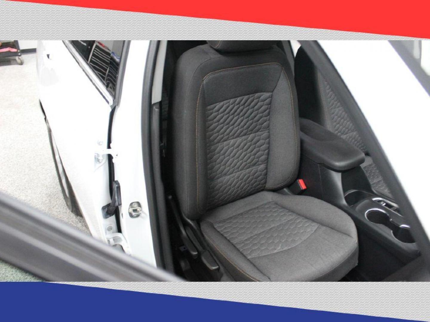 2019 Chevrolet Equinox LT 2WD (3GNAXKEV4KS) with an 1.5L L4 DIR DOHC 16V TURBO engine, 6A transmission, located at 5170 N La Cholla Blvd, Tucson, AZ, 85705, (520) 989-0282, 32.228245, -111.011742 - 2019 Chevrolet Equinox - Photo#30
