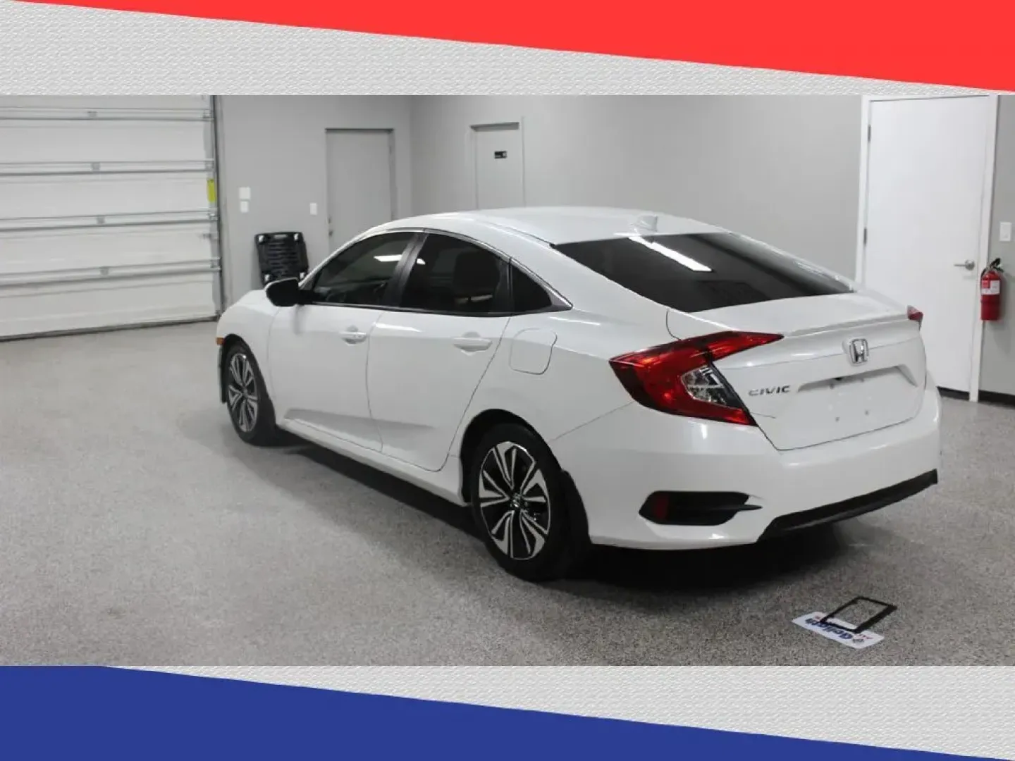 2018 Honda Civic EX-TL Sedan CVT (JHMFC1F70JX) with an 1.5L L4 DOHC 16V TURBO engine, CVT transmission, located at 5170 N La Cholla Blvd, Tucson, AZ, 85705, (520) 989-0282, 32.228245, -111.011742 - 2018 Honda Civic - Photo#4