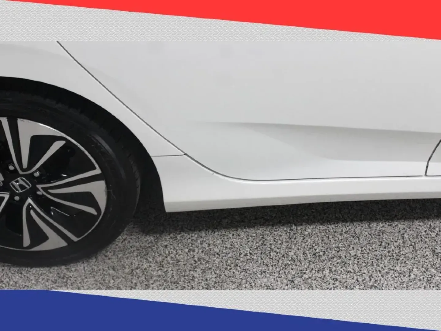 2018 Honda Civic EX-TL Sedan CVT (JHMFC1F70JX) with an 1.5L L4 DOHC 16V TURBO engine, CVT transmission, located at 5170 N La Cholla Blvd, Tucson, AZ, 85705, (520) 989-0282, 32.228245, -111.011742 - 2018 Honda Civic - Photo#36