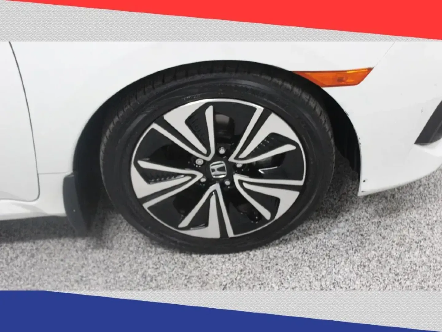 2018 Honda Civic EX-TL Sedan CVT (JHMFC1F70JX) with an 1.5L L4 DOHC 16V TURBO engine, CVT transmission, located at 5170 N La Cholla Blvd, Tucson, AZ, 85705, (520) 989-0282, 32.228245, -111.011742 - 2018 Honda Civic - Photo#39
