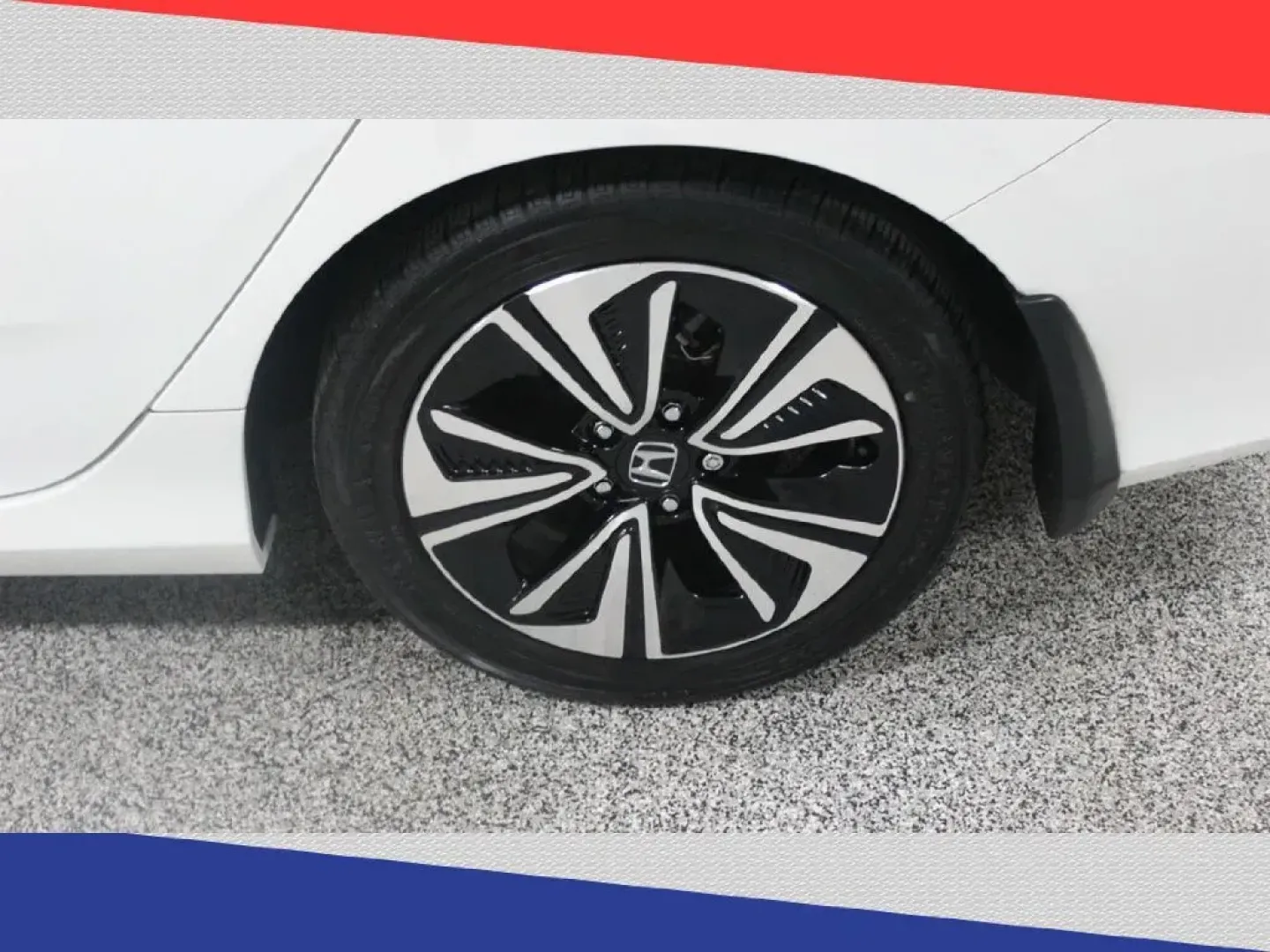 2018 Honda Civic EX-TL Sedan CVT (JHMFC1F70JX) with an 1.5L L4 DOHC 16V TURBO engine, CVT transmission, located at 5170 N La Cholla Blvd, Tucson, AZ, 85705, (520) 989-0282, 32.228245, -111.011742 - 2018 Honda Civic - Photo#41