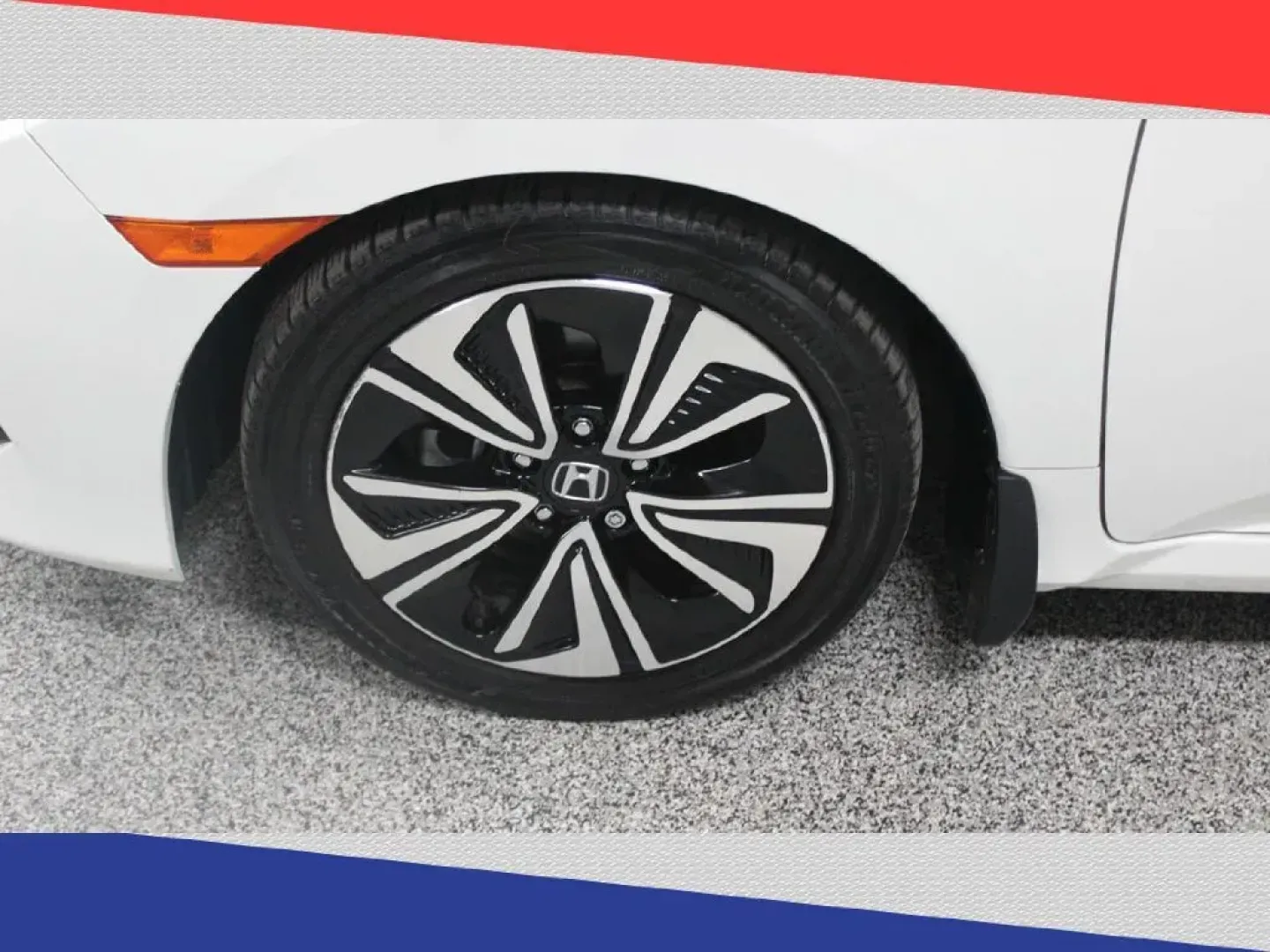 2018 Honda Civic EX-TL Sedan CVT (JHMFC1F70JX) with an 1.5L L4 DOHC 16V TURBO engine, CVT transmission, located at 5170 N La Cholla Blvd, Tucson, AZ, 85705, (520) 989-0282, 32.228245, -111.011742 - 2018 Honda Civic - Photo#42