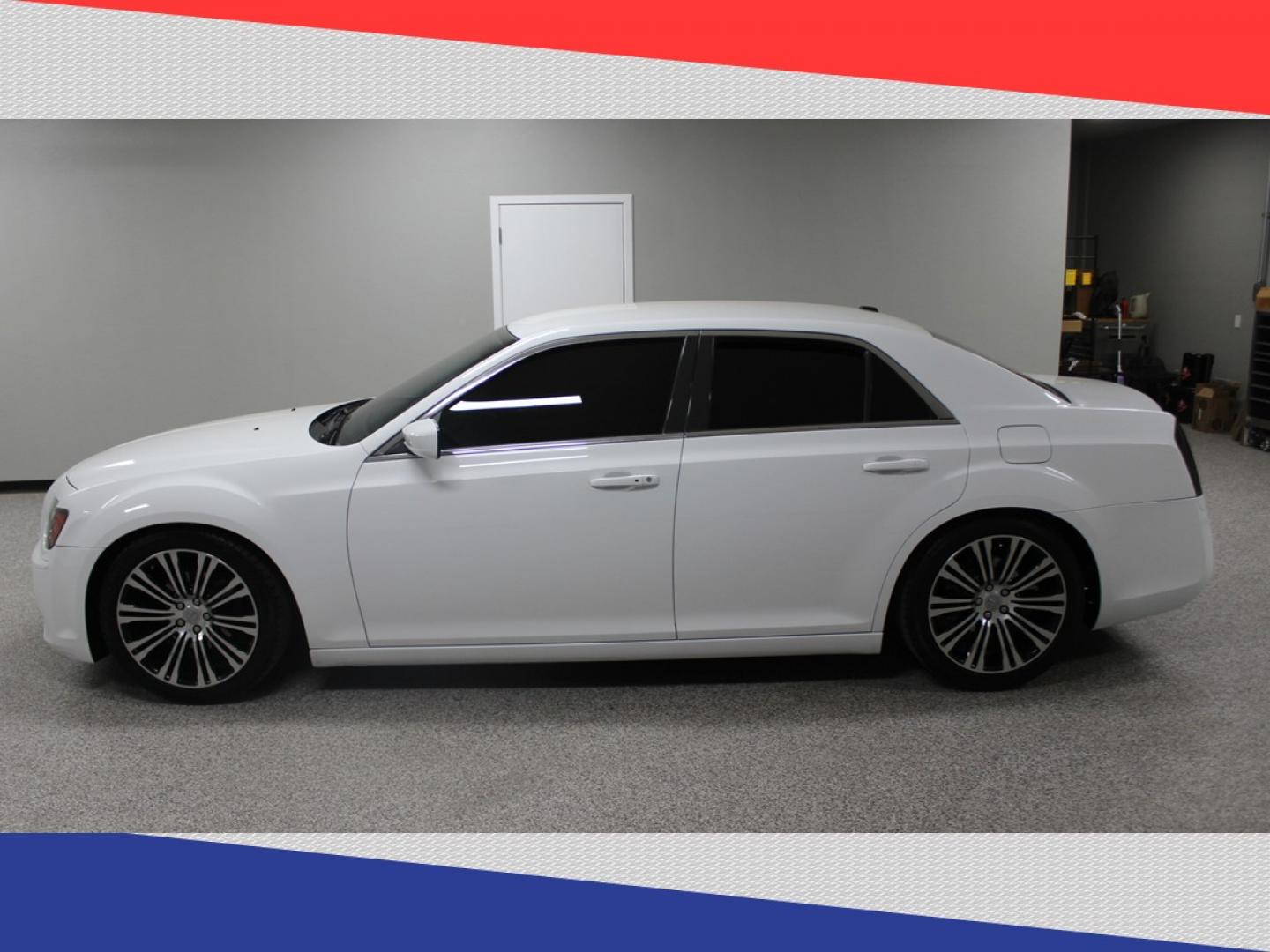 2015 Chrysler 200 S (1C3CCCBG2FN) with an 3.6L V6 DOHC 24V FFV engine, 9-Speed Automatic transmission, located at 5170 N La Cholla Blvd, Tucson, AZ, 85705, (520) 989-0282, 32.228245, -111.011742 - 2015 Chrysler 200 - Photo#5