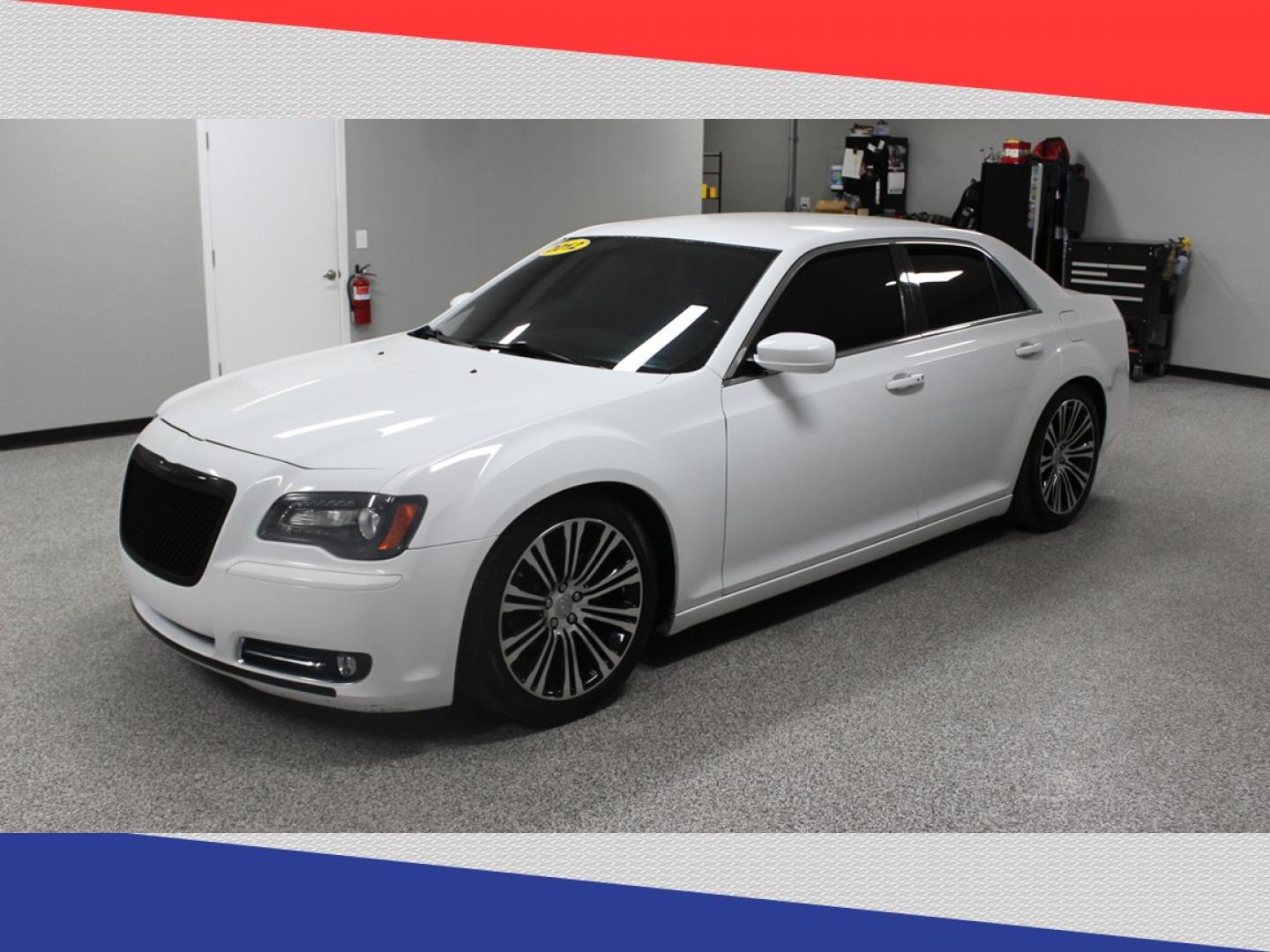 2015 Chrysler 200 S (1C3CCCBG2FN) with an 3.6L V6 DOHC 24V FFV engine, 9-Speed Automatic transmission, located at 5170 N La Cholla Blvd, Tucson, AZ, 85705, (520) 989-0282, 32.228245, -111.011742 - 2015 Chrysler 200 - Photo#6