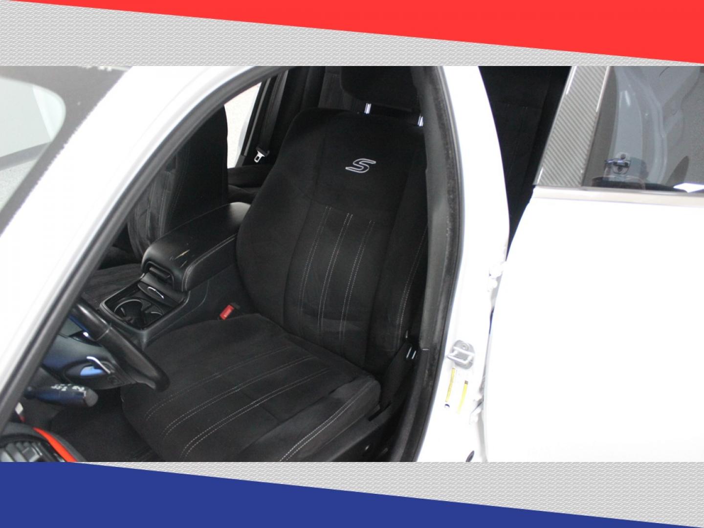 2015 Chrysler 200 S (1C3CCCBG2FN) with an 3.6L V6 DOHC 24V FFV engine, 9-Speed Automatic transmission, located at 5170 N La Cholla Blvd, Tucson, AZ, 85705, (520) 989-0282, 32.228245, -111.011742 - 2015 Chrysler 200 - Photo#11