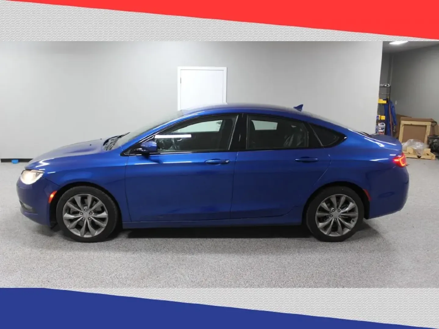 2015 Chrysler 200 S (1C3CCCBG2FN) with an 3.6L V6 DOHC 24V FFV engine, 9-Speed Automatic transmission, located at 5170 N La Cholla Blvd, Tucson, AZ, 85705, (520) 989-0282, 32.228245, -111.011742 - **Drive into Adventure with the 2015 Chrysler 200 S - Perfect for Your Next Journey!**<br /> <br /> Are you searching for a reliable, stylish, and affordable sedan that complements your active lifestyle? Look no further than the 2015 Chrysler 200 S, available now at Goliath Auto Sales, Tucson's prem - Photo#5
