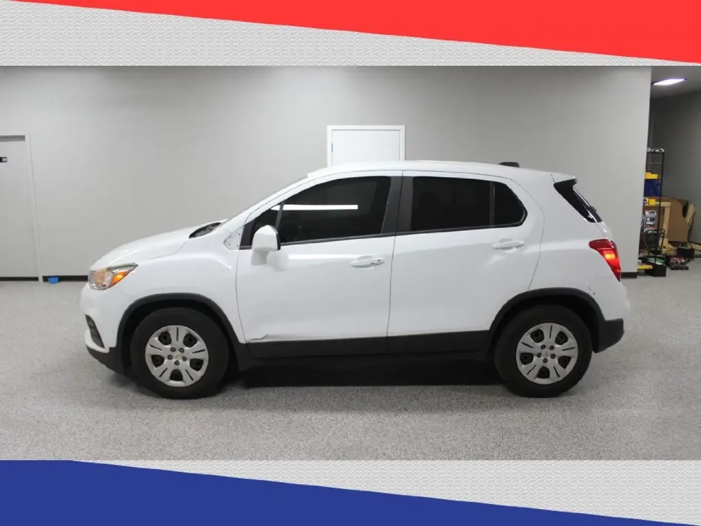 2017 Chevrolet Trax LS FWD (KL7CJKSB2HB) with an 1.4L L4 DOHC 16V engine, 6A transmission, located at 5170 N La Cholla Blvd, Tucson, AZ, 85705, (520) 989-0282, 32.228245, -111.011742 - Discover the ultimate blend of style, comfort, and practicality with this 2017 Chevrolet Trax LS, perfect for your growing family or those long commutes around Tucson, AZ. This sporty SUV offers the versatility you need for daily errands and weekend adventures alike, making it one of the best choice - Photo#5
