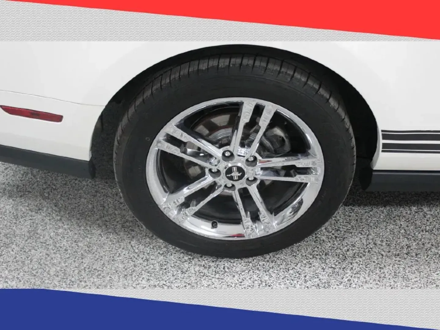 2010 Ford Mustang V6 Coupe (1ZVBP8AN4A5) with an 4.0L V6 OHC 12V engine, Automatic transmission, located at 5170 N La Cholla Blvd, Tucson, AZ, 85705, (520) 989-0282, 32.228245, -111.011742 - 2010 Ford Mustang - Photo#31