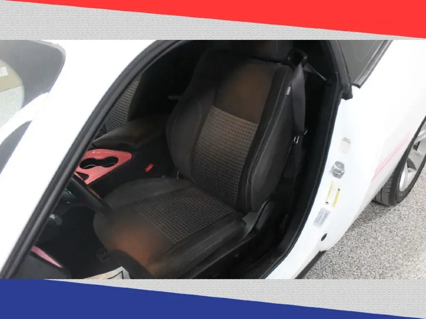 2017 Dodge Challenger SXT (2C3CDZAG9HH) with an 3.6L V6 DOHC 24V engine, 8A transmission, located at 5170 N La Cholla Blvd, Tucson, AZ, 85705, (520) 989-0282, 32.228245, -111.011742 - 2017 Dodge Challenger - Photo#11