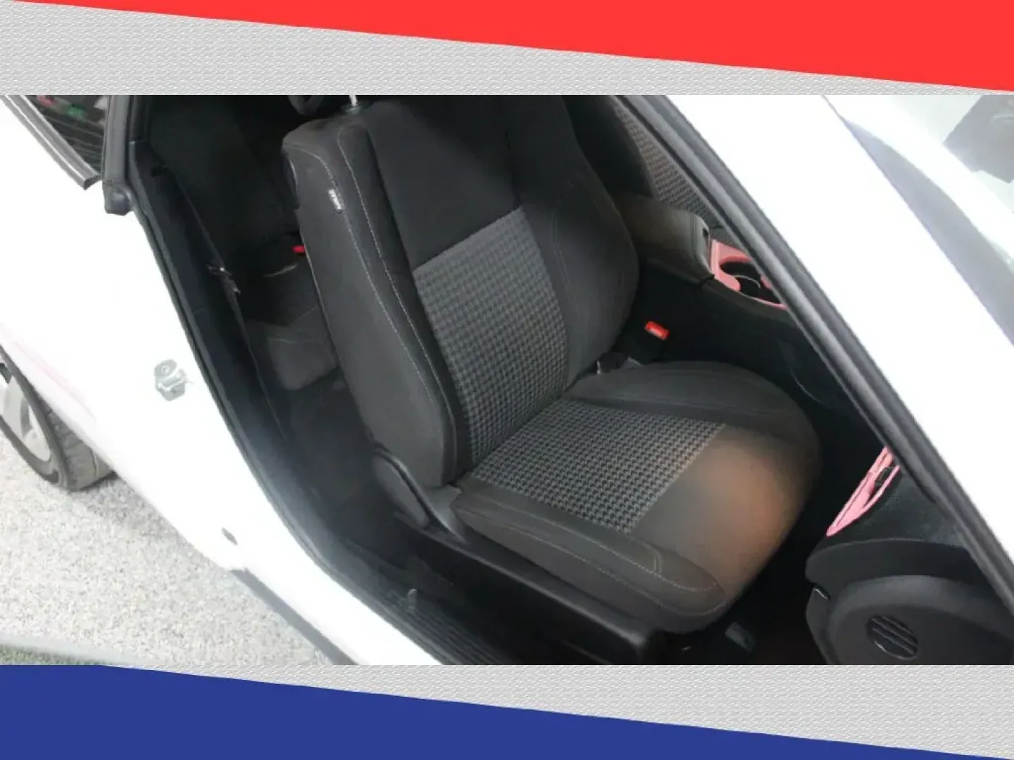 2017 Dodge Challenger SXT (2C3CDZAG9HH) with an 3.6L V6 DOHC 24V engine, 8A transmission, located at 5170 N La Cholla Blvd, Tucson, AZ, 85705, (520) 989-0282, 32.228245, -111.011742 - 2017 Dodge Challenger - Photo#29