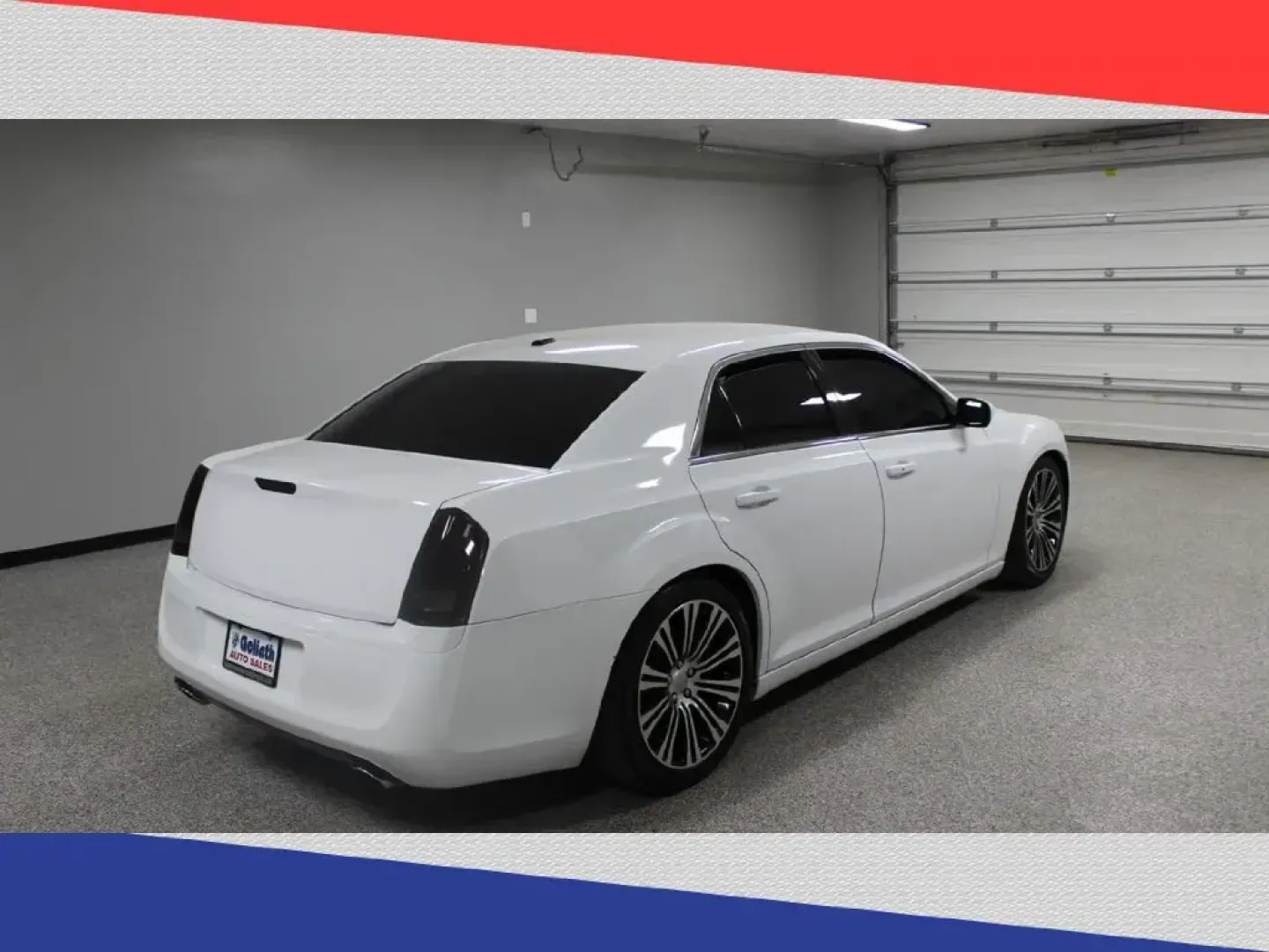 2012 Chrysler 300 S V6 RWD (2C3CCABG6CH) with an 3.6L V6 DOHC 24V engine, 8-Speed Automatic transmission, located at 5170 N La Cholla Blvd, Tucson, AZ, 85705, (520) 989-0282, 32.228245, -111.011742 - 2012 Chrysler 300 - Photo#2