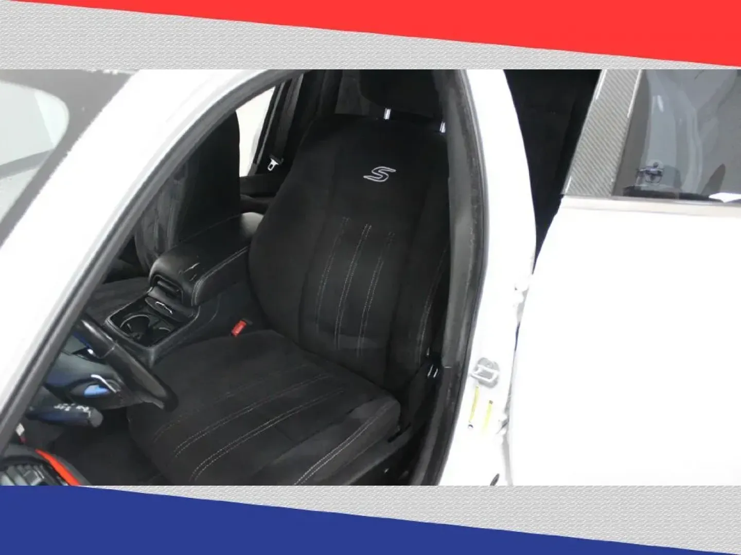2012 Chrysler 300 S V6 RWD (2C3CCABG6CH) with an 3.6L V6 DOHC 24V engine, 8-Speed Automatic transmission, located at 5170 N La Cholla Blvd, Tucson, AZ, 85705, (520) 989-0282, 32.228245, -111.011742 - 2012 Chrysler 300 - Photo#11