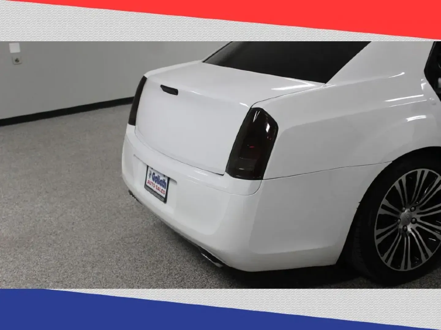 2012 Chrysler 300 S V6 RWD (2C3CCABG6CH) with an 3.6L V6 DOHC 24V engine, 8-Speed Automatic transmission, located at 5170 N La Cholla Blvd, Tucson, AZ, 85705, (520) 989-0282, 32.228245, -111.011742 - 2012 Chrysler 300 - Photo#26