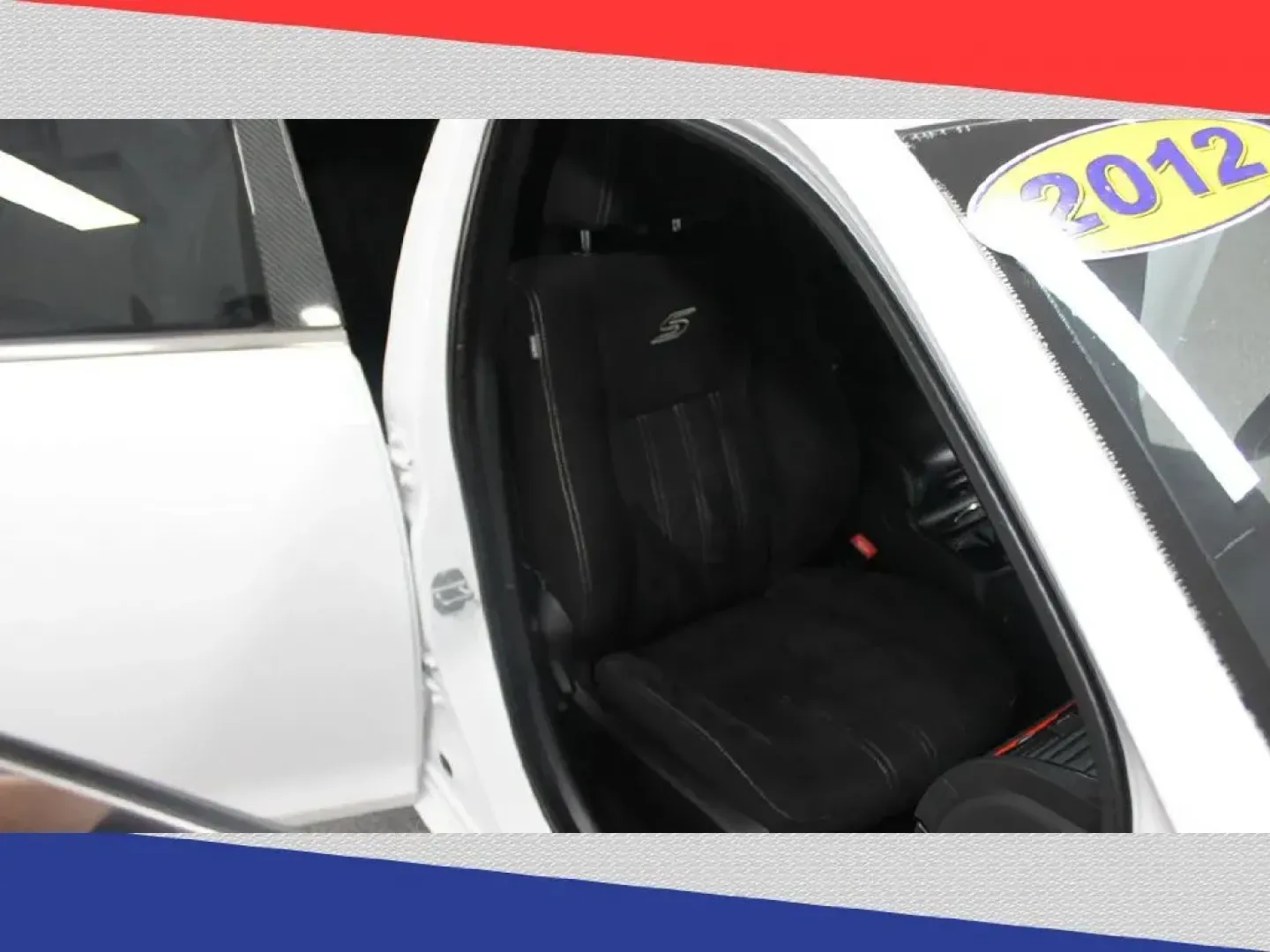 2012 Chrysler 300 S V6 RWD (2C3CCABG6CH) with an 3.6L V6 DOHC 24V engine, 8-Speed Automatic transmission, located at 5170 N La Cholla Blvd, Tucson, AZ, 85705, (520) 989-0282, 32.228245, -111.011742 - 2012 Chrysler 300 - Photo#29