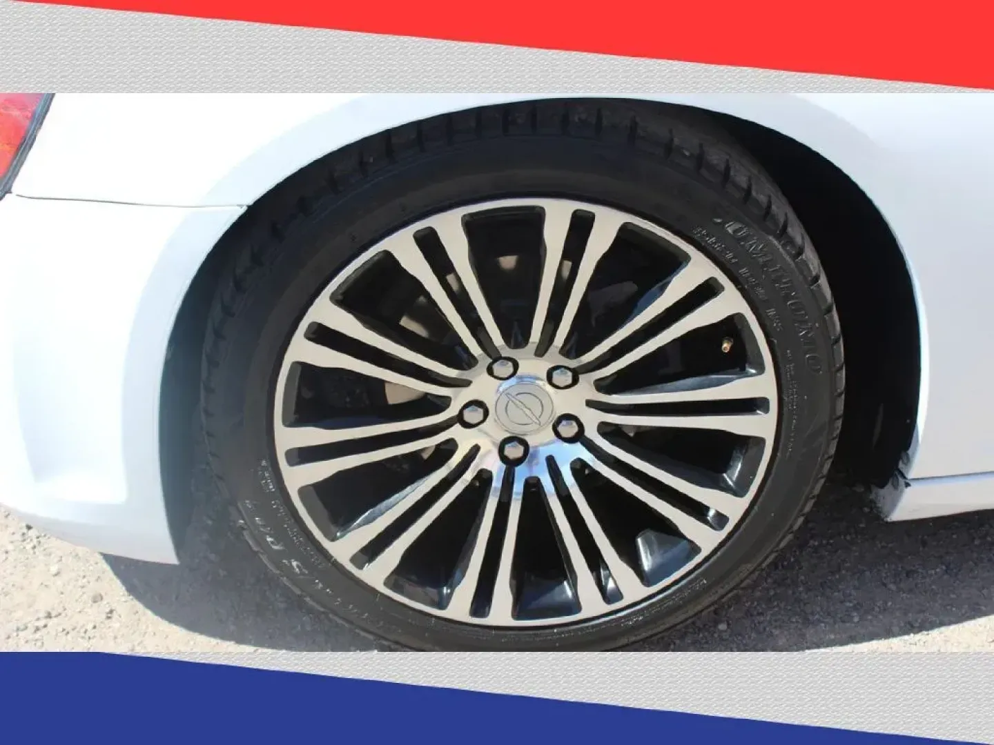 2012 Chrysler 300 S V6 RWD (2C3CCABG6CH) with an 3.6L V6 DOHC 24V engine, 8-Speed Automatic transmission, located at 5170 N La Cholla Blvd, Tucson, AZ, 85705, (520) 989-0282, 32.228245, -111.011742 - 2012 Chrysler 300 - Photo#33