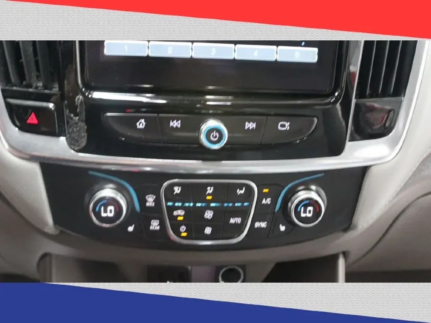 2019 Chevrolet Traverse LT Cloth FWD (1GNERGKW0KJ) with an 3.6L V6 DOHC 24V engine, 9A transmission, located at 5170 N La Cholla Blvd, Tucson, AZ, 85705, (520) 989-0282, 32.228245, -111.011742 - 2019 Chevrolet Traverse - Photo#19