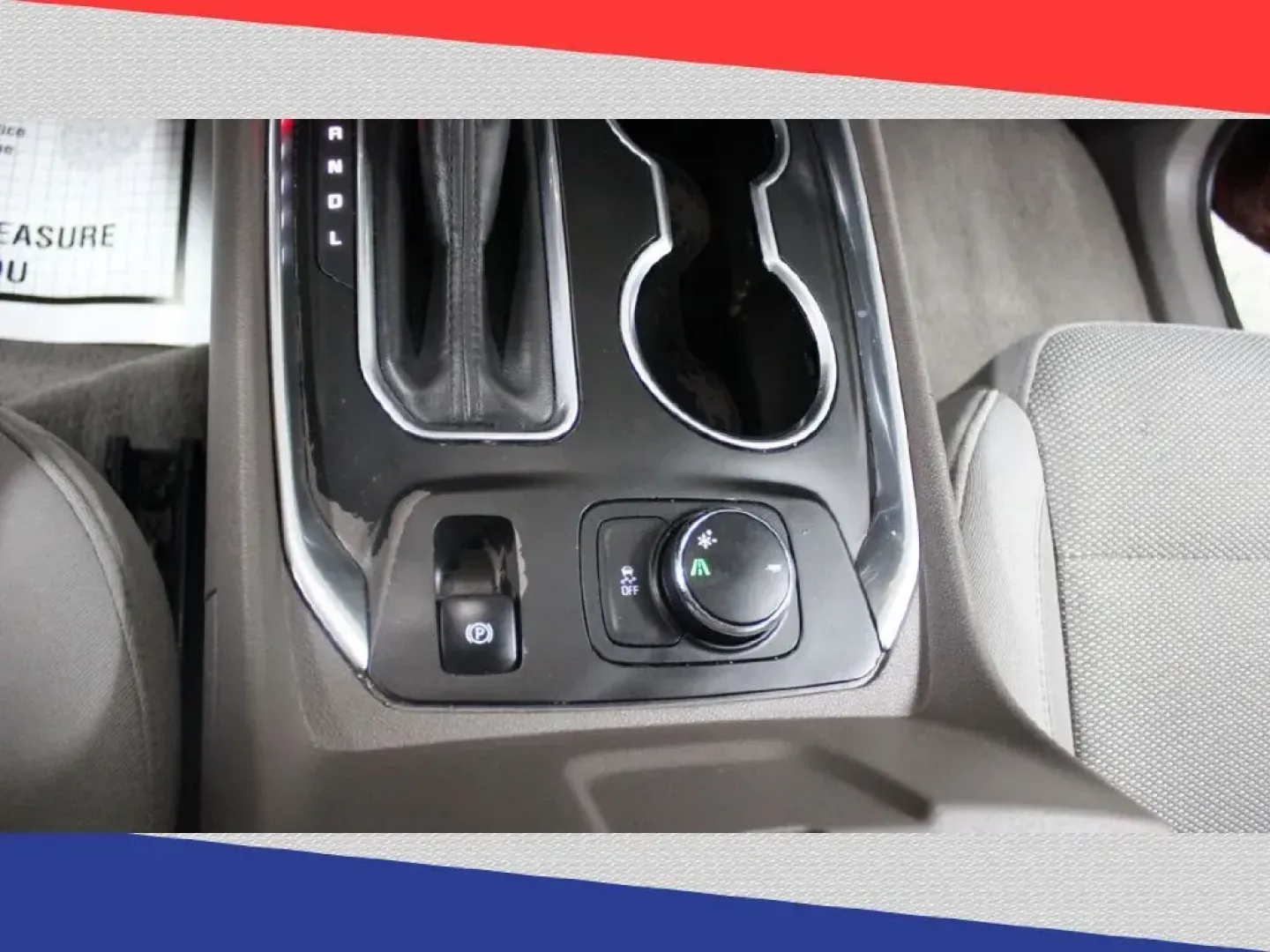 2019 Chevrolet Traverse LT Cloth FWD (1GNERGKW0KJ) with an 3.6L V6 DOHC 24V engine, 9A transmission, located at 5170 N La Cholla Blvd, Tucson, AZ, 85705, (520) 989-0282, 32.228245, -111.011742 - 2019 Chevrolet Traverse - Photo#22