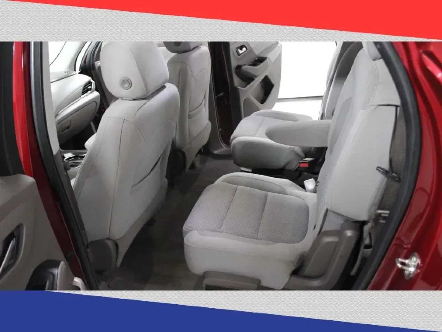 2019 Chevrolet Traverse LT Cloth FWD (1GNERGKW0KJ) with an 3.6L V6 DOHC 24V engine, 9A transmission, located at 5170 N La Cholla Blvd, Tucson, AZ, 85705, (520) 989-0282, 32.228245, -111.011742 - 2019 Chevrolet Traverse - Photo#23