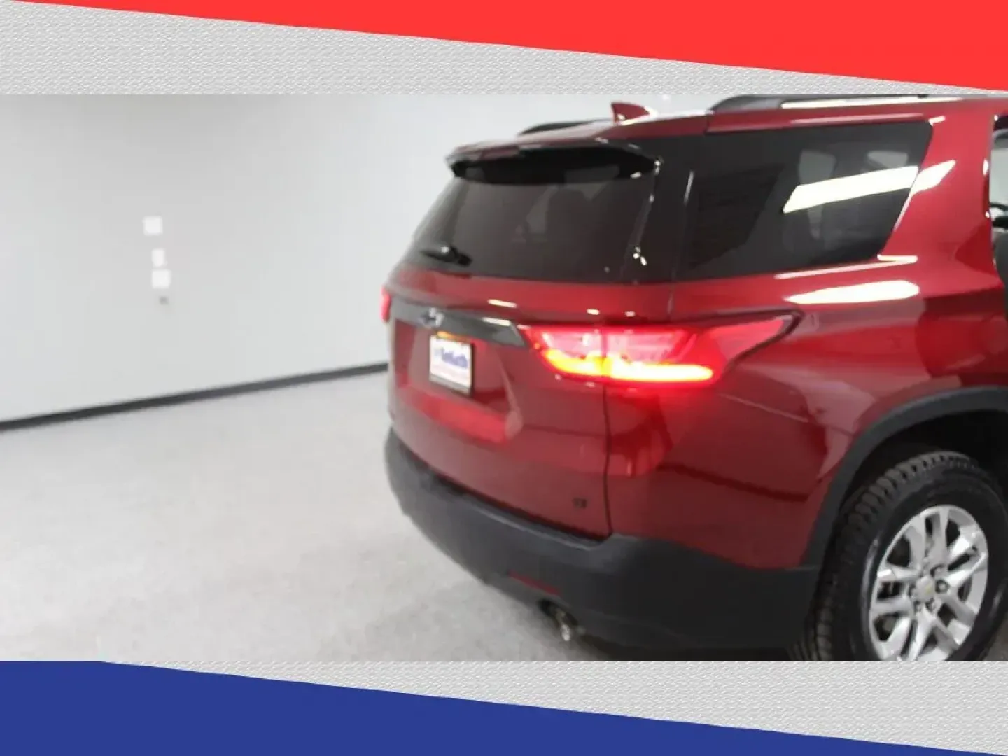 2019 Chevrolet Traverse LT Cloth FWD (1GNERGKW0KJ) with an 3.6L V6 DOHC 24V engine, 9A transmission, located at 5170 N La Cholla Blvd, Tucson, AZ, 85705, (520) 989-0282, 32.228245, -111.011742 - 2019 Chevrolet Traverse - Photo#28