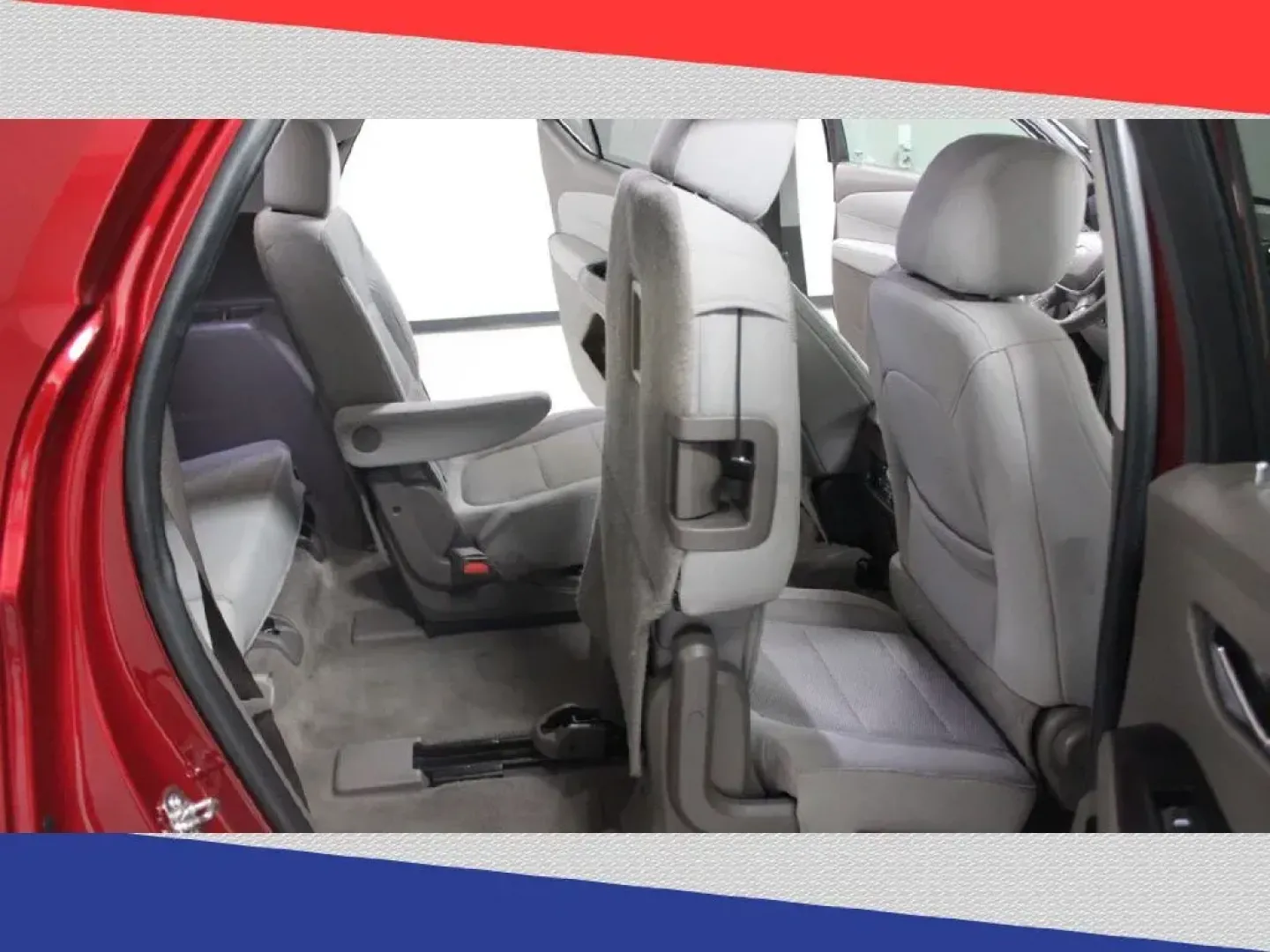 2019 Chevrolet Traverse LT Cloth FWD (1GNERGKW0KJ) with an 3.6L V6 DOHC 24V engine, 9A transmission, located at 5170 N La Cholla Blvd, Tucson, AZ, 85705, (520) 989-0282, 32.228245, -111.011742 - 2019 Chevrolet Traverse - Photo#30