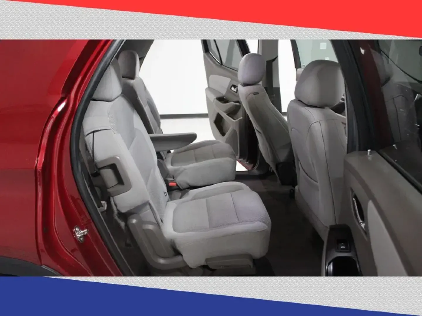 2019 Chevrolet Traverse LT Cloth FWD (1GNERGKW0KJ) with an 3.6L V6 DOHC 24V engine, 9A transmission, located at 5170 N La Cholla Blvd, Tucson, AZ, 85705, (520) 989-0282, 32.228245, -111.011742 - 2019 Chevrolet Traverse - Photo#31