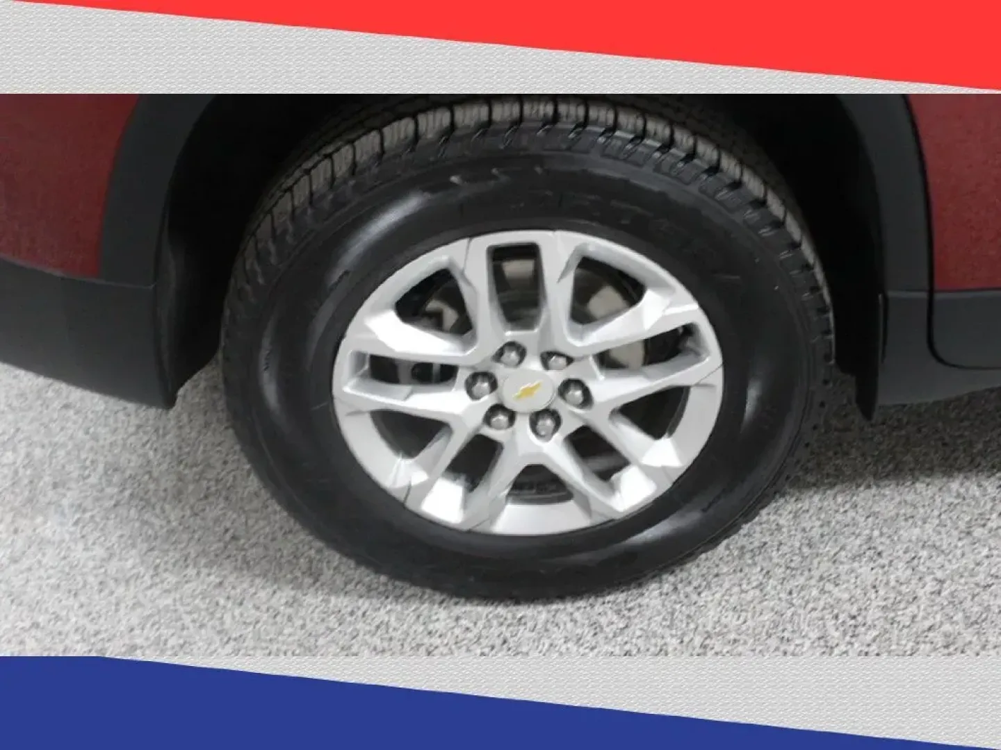 2019 Chevrolet Traverse LT Cloth FWD (1GNERGKW0KJ) with an 3.6L V6 DOHC 24V engine, 9A transmission, located at 5170 N La Cholla Blvd, Tucson, AZ, 85705, (520) 989-0282, 32.228245, -111.011742 - 2019 Chevrolet Traverse - Photo#37