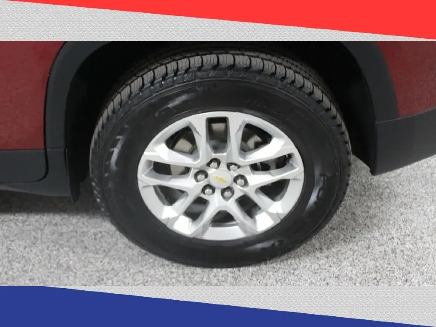 2019 Chevrolet Traverse LT Cloth FWD (1GNERGKW0KJ) with an 3.6L V6 DOHC 24V engine, 9A transmission, located at 5170 N La Cholla Blvd, Tucson, AZ, 85705, (520) 989-0282, 32.228245, -111.011742 - 2019 Chevrolet Traverse - Photo#38