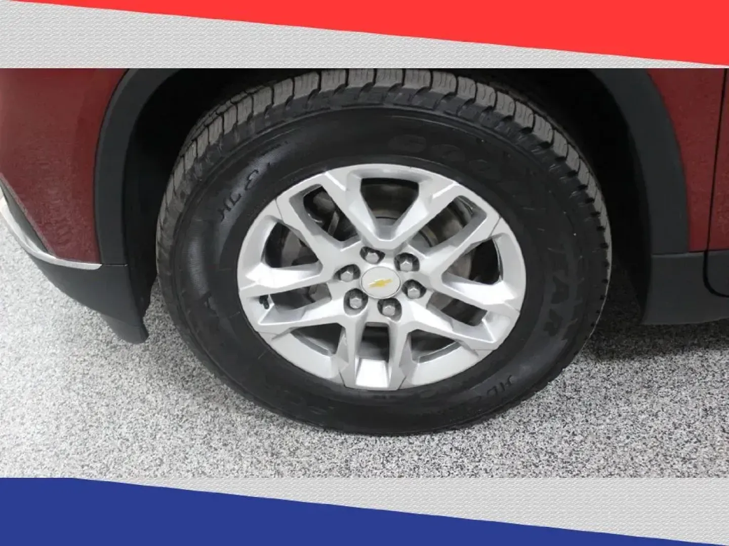 2019 Chevrolet Traverse LT Cloth FWD (1GNERGKW0KJ) with an 3.6L V6 DOHC 24V engine, 9A transmission, located at 5170 N La Cholla Blvd, Tucson, AZ, 85705, (520) 989-0282, 32.228245, -111.011742 - 2019 Chevrolet Traverse - Photo#39