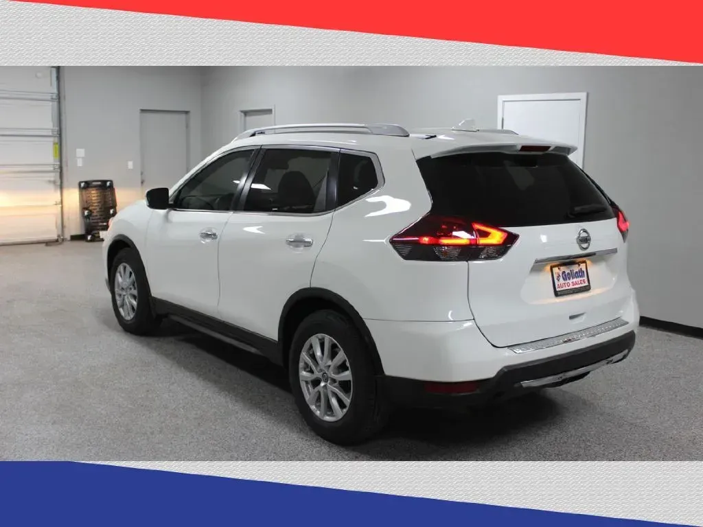2020 Nissan Rogue SV 2WD (5N1AT2MT2LC) with an 2.5L L4 DOHC 16V engine, CVT transmission, located at 5170 N La Cholla Blvd, Tucson, AZ, 85705, (520) 989-0282, 32.228245, -111.011742 - **Adventure Awaits: Unleash Your Lifestyle with the 2020 Nissan Rogue at Goliath Auto Sales!**<br /> <br /> Are you ready to elevate your everyday driving experience? Whether you're navigating the bustling streets of Tucson or escaping to the scenic landscapes surrounding our vibrant city, the 2020 - Photo#4