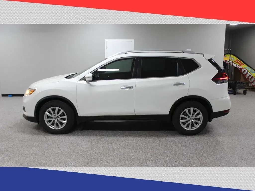 2020 Nissan Rogue SV 2WD (5N1AT2MT2LC) with an 2.5L L4 DOHC 16V engine, CVT transmission, located at 5170 N La Cholla Blvd, Tucson, AZ, 85705, (520) 989-0282, 32.228245, -111.011742 - **Adventure Awaits: Unleash Your Lifestyle with the 2020 Nissan Rogue at Goliath Auto Sales!**<br /> <br /> Are you ready to elevate your everyday driving experience? Whether you're navigating the bustling streets of Tucson or escaping to the scenic landscapes surrounding our vibrant city, the 2020 - Photo#5