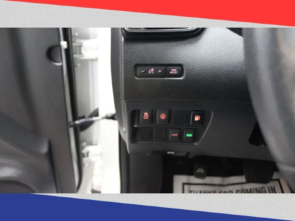 2020 Nissan Rogue SV 2WD (5N1AT2MT2LC) with an 2.5L L4 DOHC 16V engine, CVT transmission, located at 5170 N La Cholla Blvd, Tucson, AZ, 85705, (520) 989-0282, 32.228245, -111.011742 - **Adventure Awaits: Unleash Your Lifestyle with the 2020 Nissan Rogue at Goliath Auto Sales!**<br /> <br /> Are you ready to elevate your everyday driving experience? Whether you're navigating the bustling streets of Tucson or escaping to the scenic landscapes surrounding our vibrant city, the 2020 - Photo#13