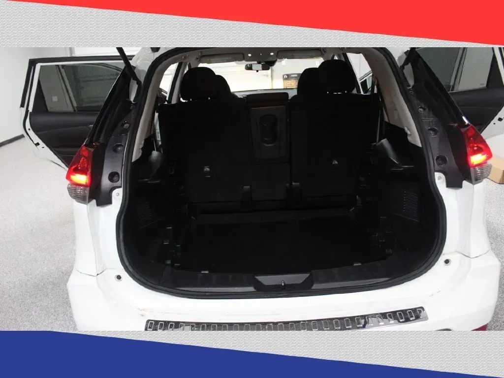 2020 Nissan Rogue SV 2WD (5N1AT2MT2LC) with an 2.5L L4 DOHC 16V engine, CVT transmission, located at 5170 N La Cholla Blvd, Tucson, AZ, 85705, (520) 989-0282, 32.228245, -111.011742 - **Adventure Awaits: Unleash Your Lifestyle with the 2020 Nissan Rogue at Goliath Auto Sales!**<br /> <br /> Are you ready to elevate your everyday driving experience? Whether you're navigating the bustling streets of Tucson or escaping to the scenic landscapes surrounding our vibrant city, the 2020 - Photo#23