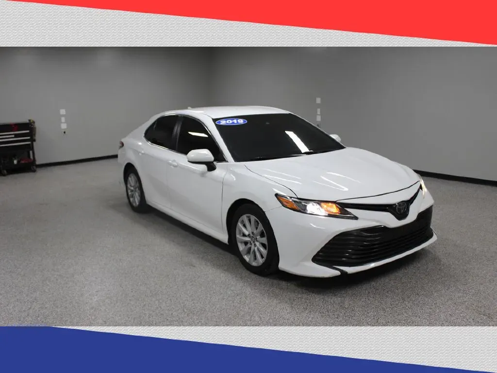 photo of 2019 Toyota Camry LE