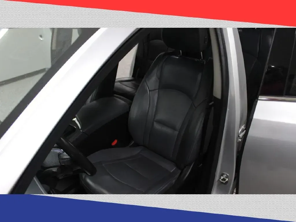 2019 Buick Enclave Essence FWD (5GAERBKW6KJ) with an 3.6L V6 DOHC 24V engine, 9A transmission, located at 5170 N La Cholla Blvd, Tucson, AZ, 85705, (520) 989-0282, 32.228245, -111.011742 - Explore the open road in style and comfort with the 2019 Buick Enclave Essence FWD, perfect for families or those with an active lifestyle! Whether you're planning a weekend getaway with family or commuting daily, this spacious SUV, available at Goliath Auto Sales in Tucson, AZ, is designed to meet - Photo#11